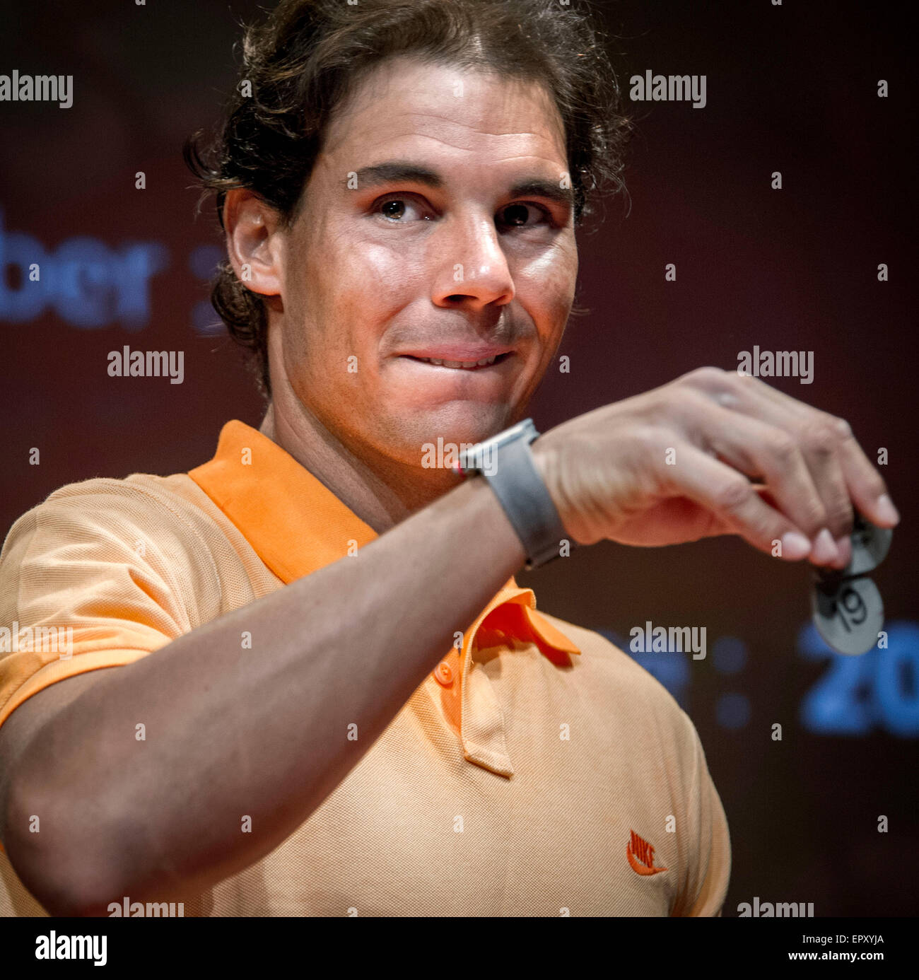 Parigi, Francia. 22 Maggio, 2015. Lo spagnolo giocatore di tennis Rafael Nadal assiste il sorteggio per il 2015 Open di Francia di tennis nel torneo di Parigi, Francia, il 22 maggio 2015. Credito: Chen Xiaowei/Xinhua/Alamy Live News Foto Stock
