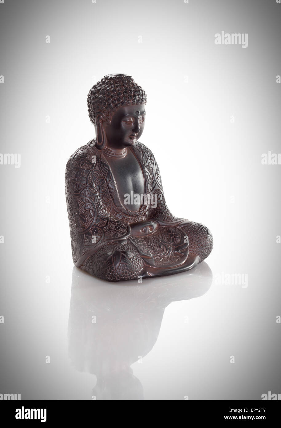 La sapienza buddha isolato su uno sfondo bianco Foto Stock