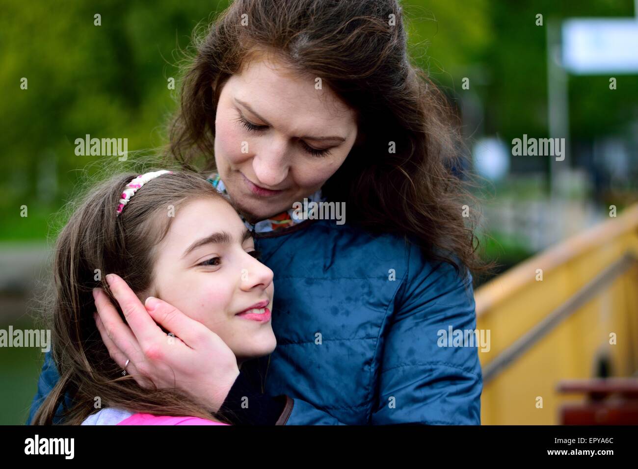 Amore tra madre e figlia Foto Stock