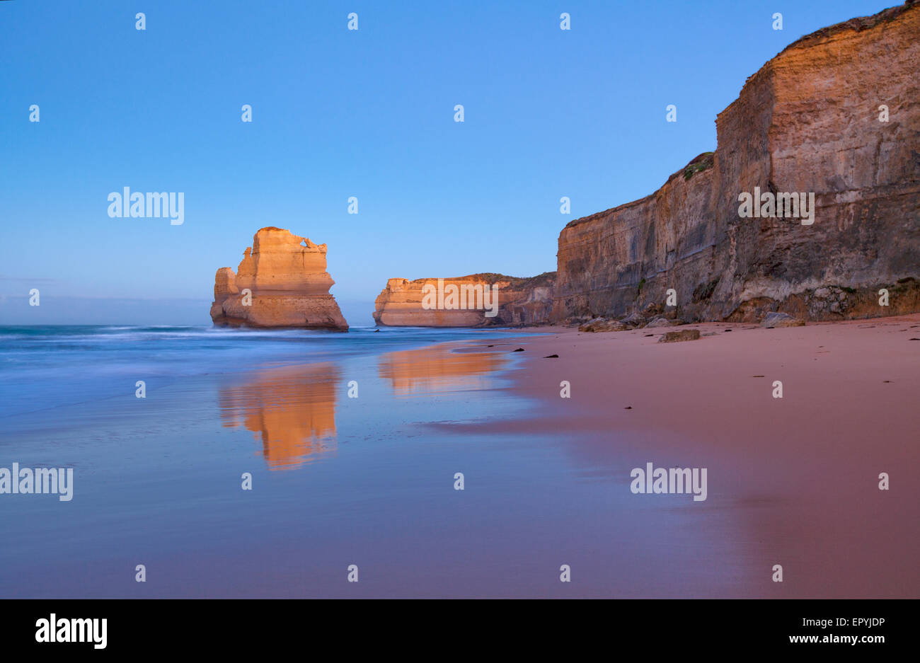 Un apostolo dei famosi dodici Apostoli formazioni rocciose sulla Great Ocean Road, Victoria, Australia Foto Stock