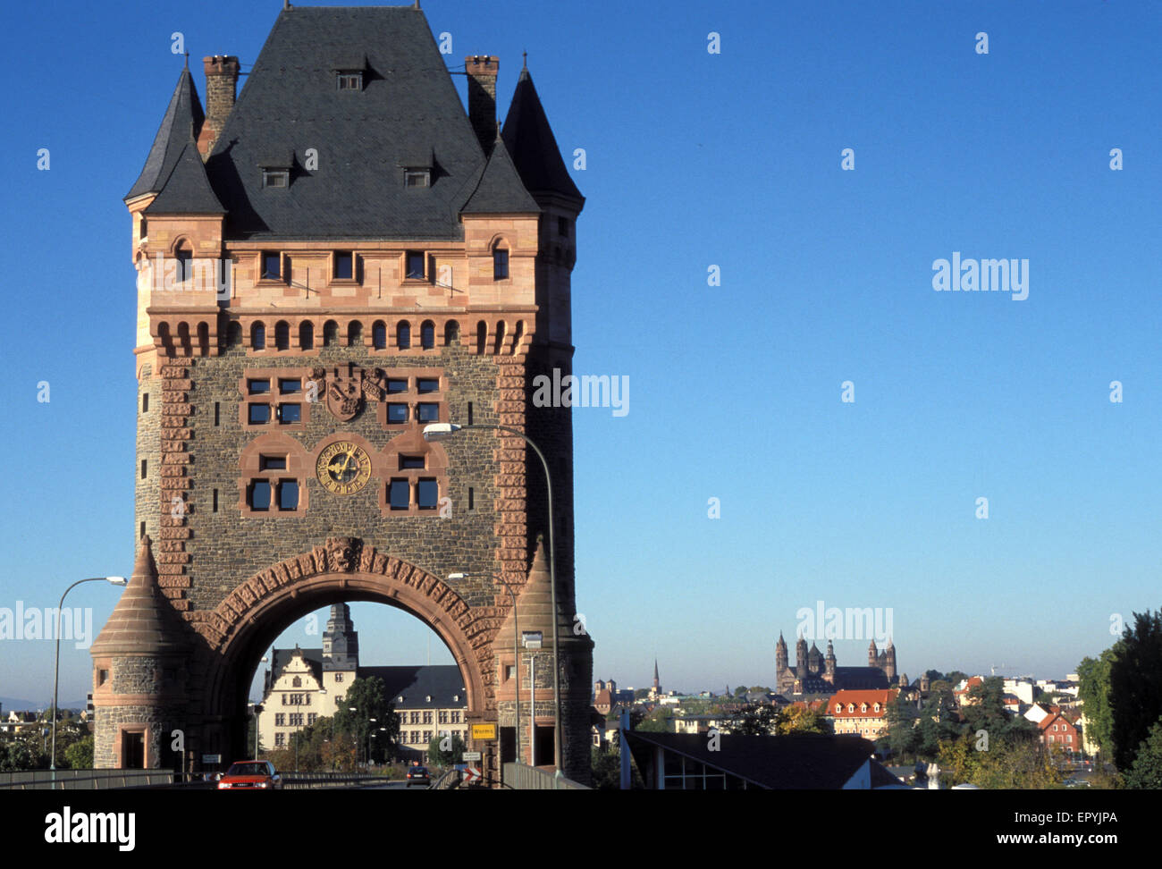 DEU, Germania, vermi, il Nibelungen ponte che attraversa il fiume Reno e sullo sfondo la cattedrale. DEU, Deutschland, Worm di Foto Stock