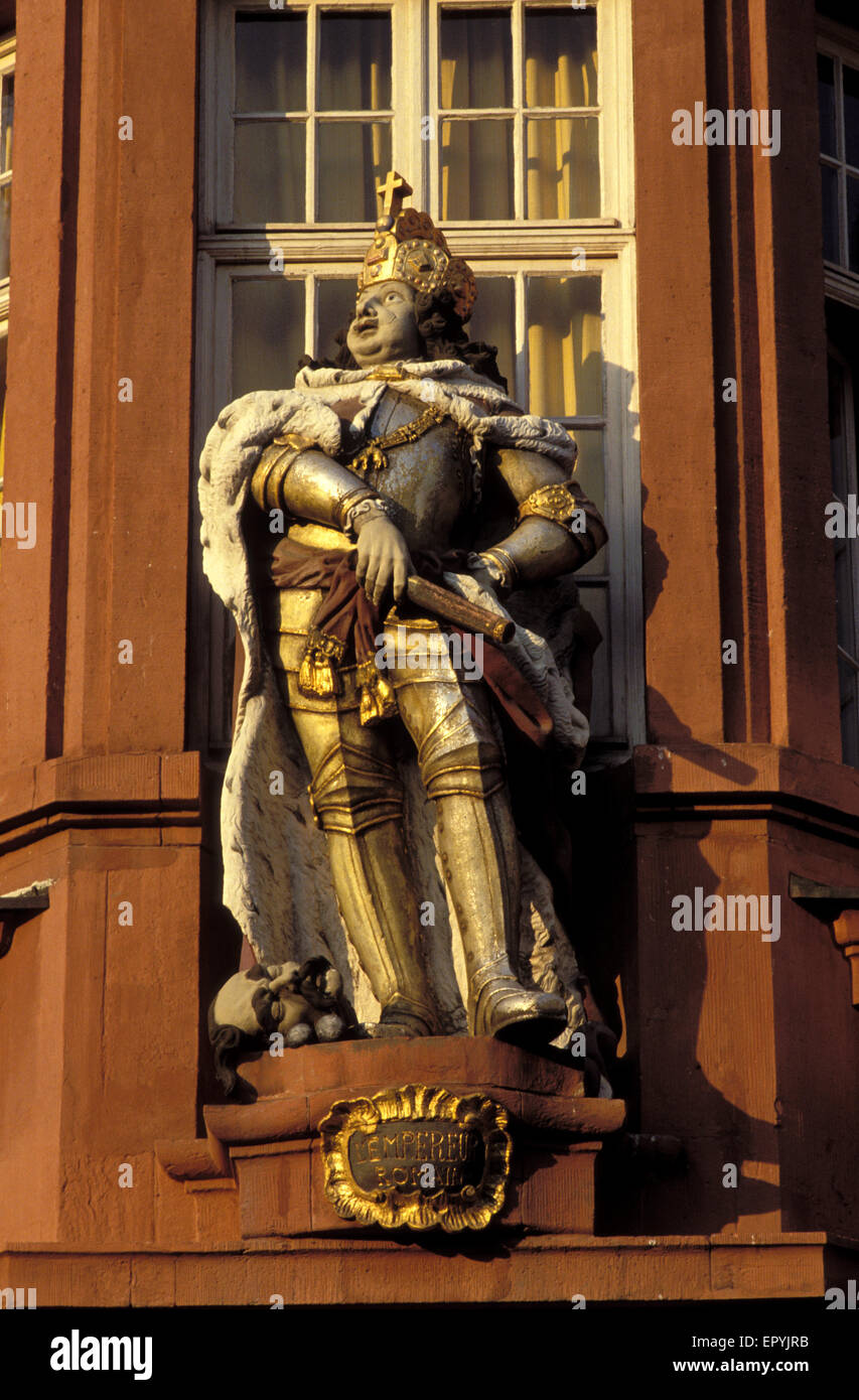 DEU, Germania, Mainz, statua dell'imperatore Carlo VII. presso la casa "Zum Roemischen Kaiser', parte del Museo Gutenberg. DEU, De Foto Stock