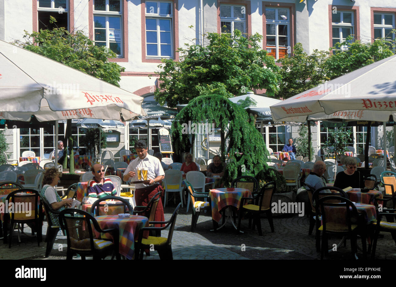 DEU, Germania, Coblenza e caffè a pianta quadrata. DEU, Deutschland, Coblenza, Café am Platz "piano". Foto Stock