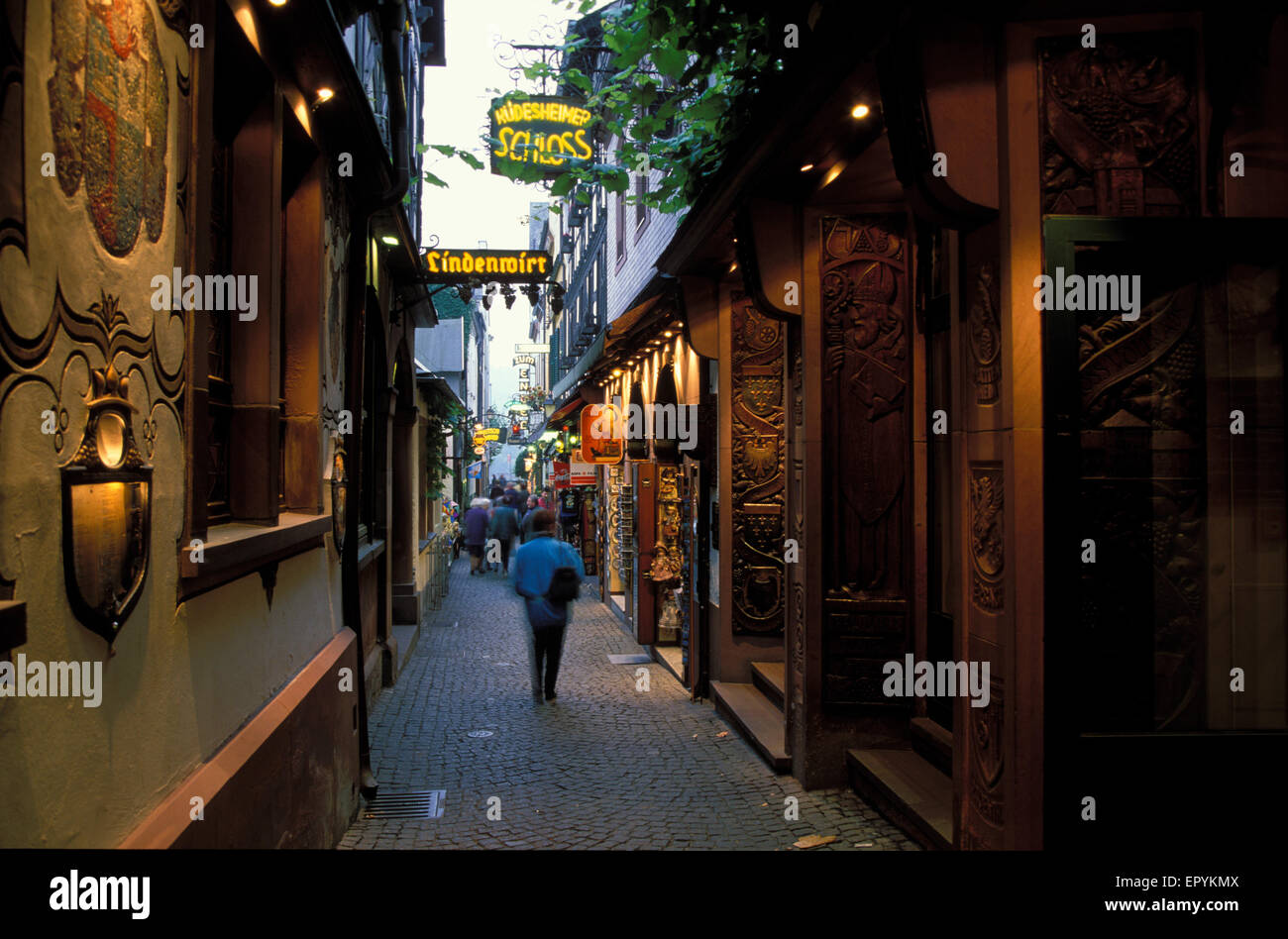 DEU, Germania, Rheingau, strada Drosselgasse Ruedesheim presso il fiume Reno. DEU, Deutschland, Rheingau, die Drosselgasse Foto Stock