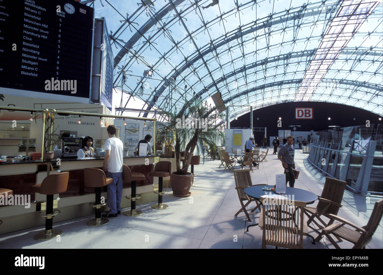 DEU, Germania, Hesse, Francoforte, stazione presso l'aeroporto di Francoforte. DEU, Deutschland, Assia, Frankfurt am Main, Bahnhof am Flugh Foto Stock