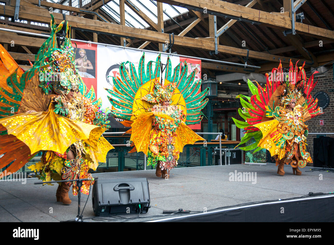 Ballerini indonesiano in costume - 16 Maggio 2015 FestivalAsia, Londra (Lila Bhawa) Foto Stock