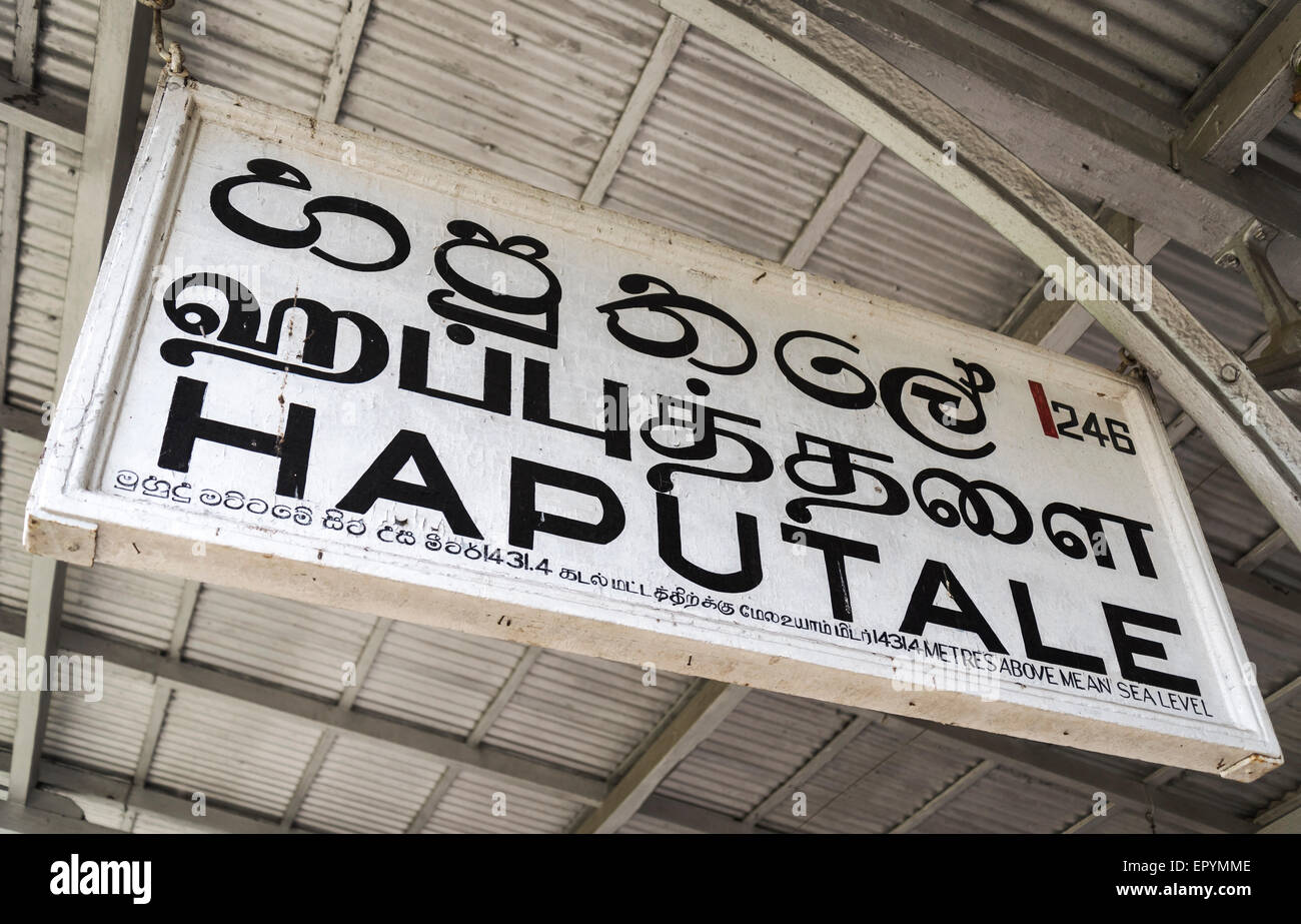 Haputale Stazione ferroviaria nome cartello, Sri Lanka Foto Stock