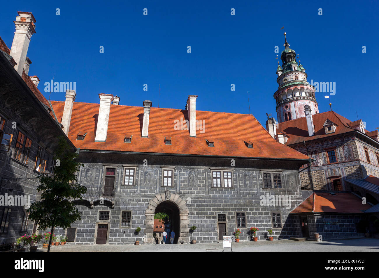 Cortile del Castello di Cesky Krumlov Foto Stock