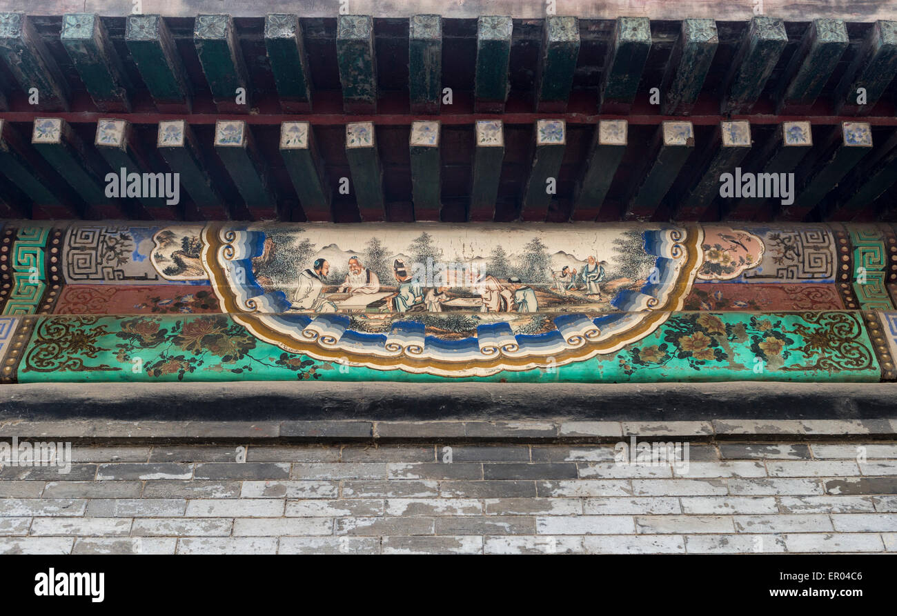 Dettaglio del lungo corridoio (Chang Lang), a 728 metri di passerella coperta presso il Palazzo Estivo di Pechino che ospita molti dipinti Foto Stock