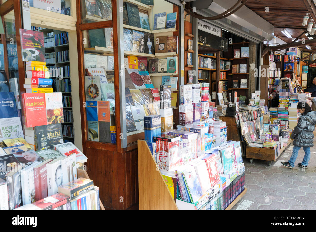 Libri antichi Mercato (Sahaflar Carsısı), Beyazit Square, Istanbul, Turchia Foto Stock