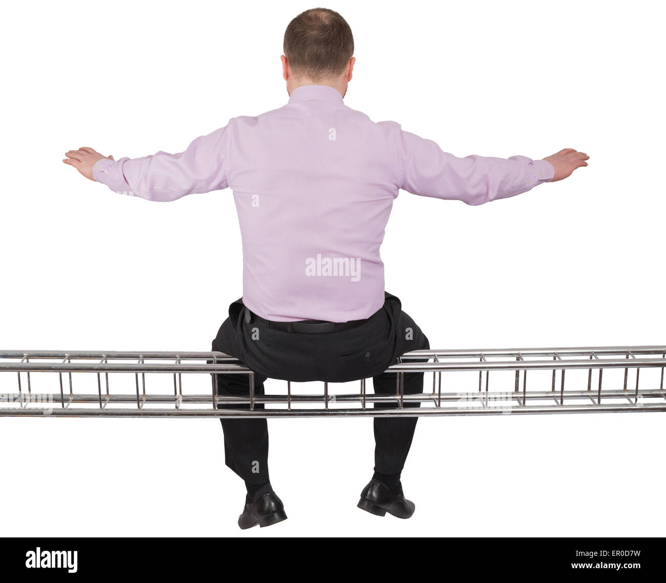 Imprenditore seduto sul metallo leggero la trave fascio bianco su sfondo isolato Foto Stock