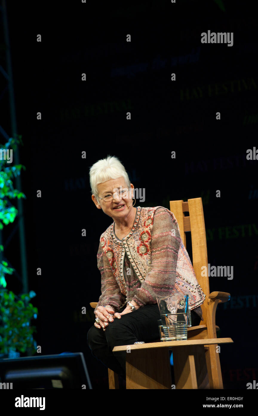 Hay-on-Wye, Powys, Regno Unito. Il 24 maggio 2015. Jacqueline Wilson - i bambini il romanziere, i cui libri più recenti, entrambi illustrati da Nick Sharratt, sono Plumstead opale e la farfalla Club - dà un parlare ad un full house a Hay Festival 2015. Credito: Graham M. Lawrence/Alamy Live News. Foto Stock