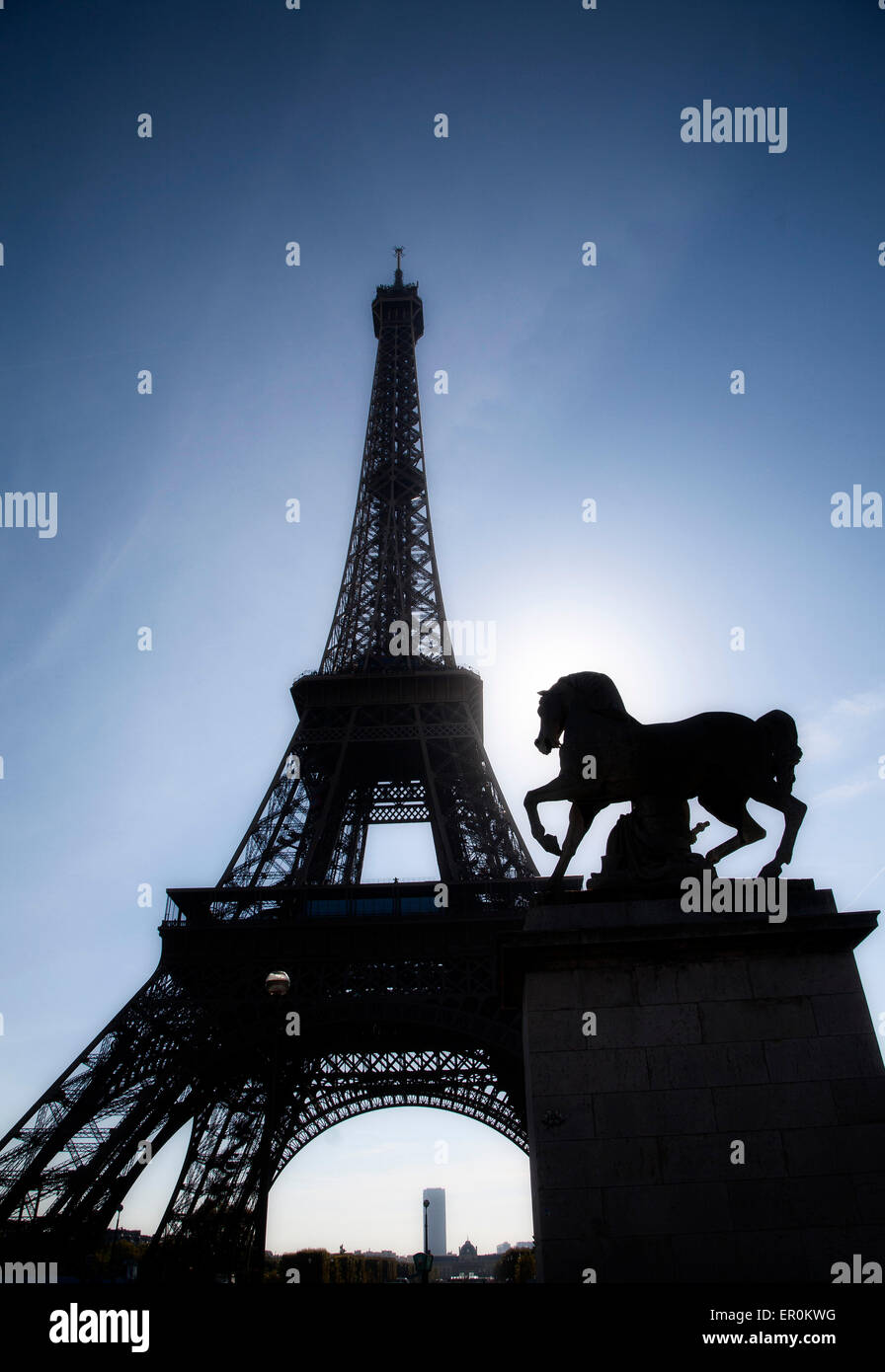 La Torre Eiffel è visibile dalla maggior parte di Parigi, Francia. Foto Stock