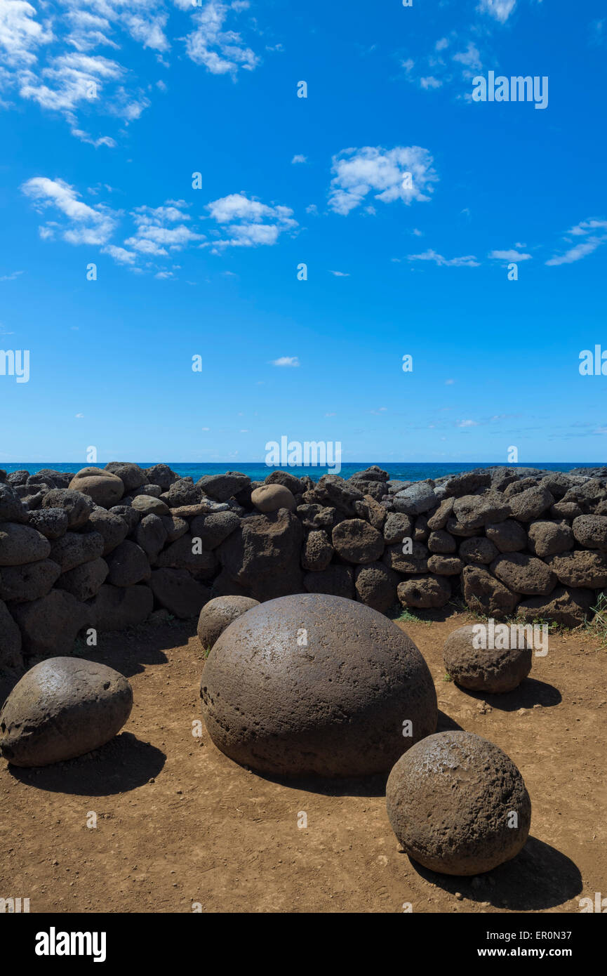 Te Pito Kura Henua pietra (ombelico del mondo), il Parco Nazionale di Rapa Nui, Isola di Pasqua, Cile, Patrimonio Mondiale dell Unesco Foto Stock