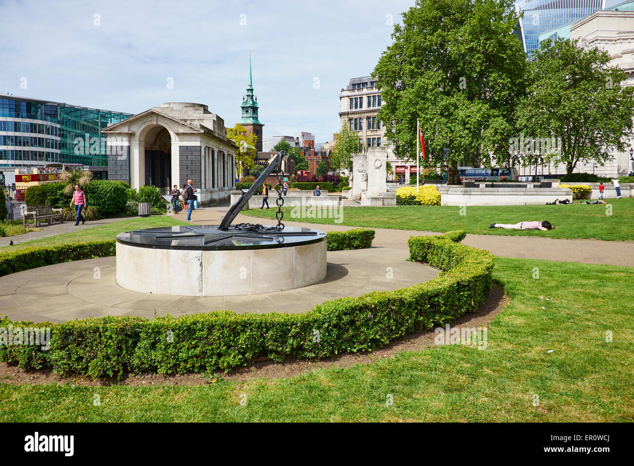 Marina Mercantile Isole Falkland Memorial all'interno di Tower Hill Memorial Gardens Piazza Trinità City Of London REGNO UNITO Foto Stock