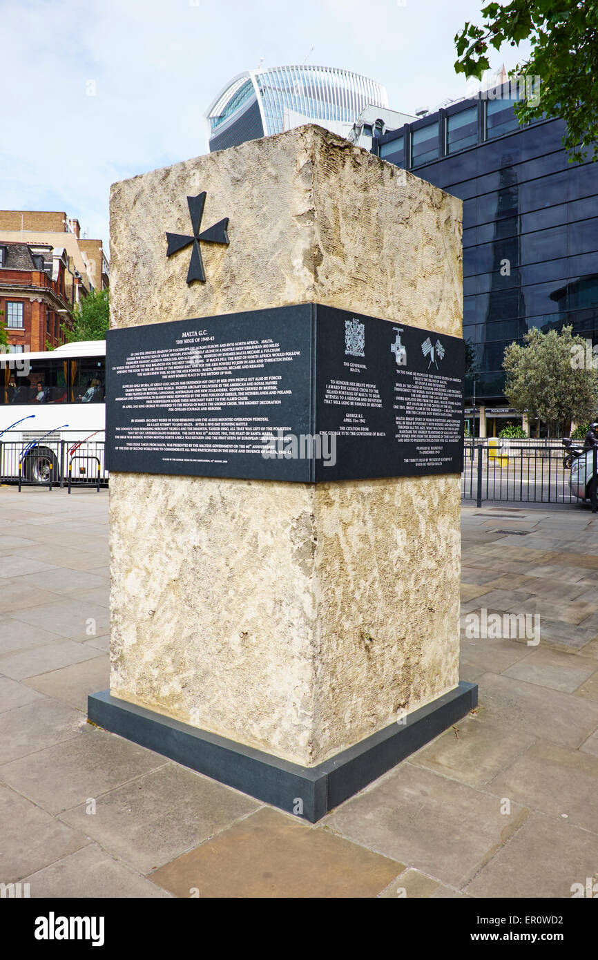 A Malta la seconda guerra mondiale Memorial Byward Street London REGNO UNITO Foto Stock