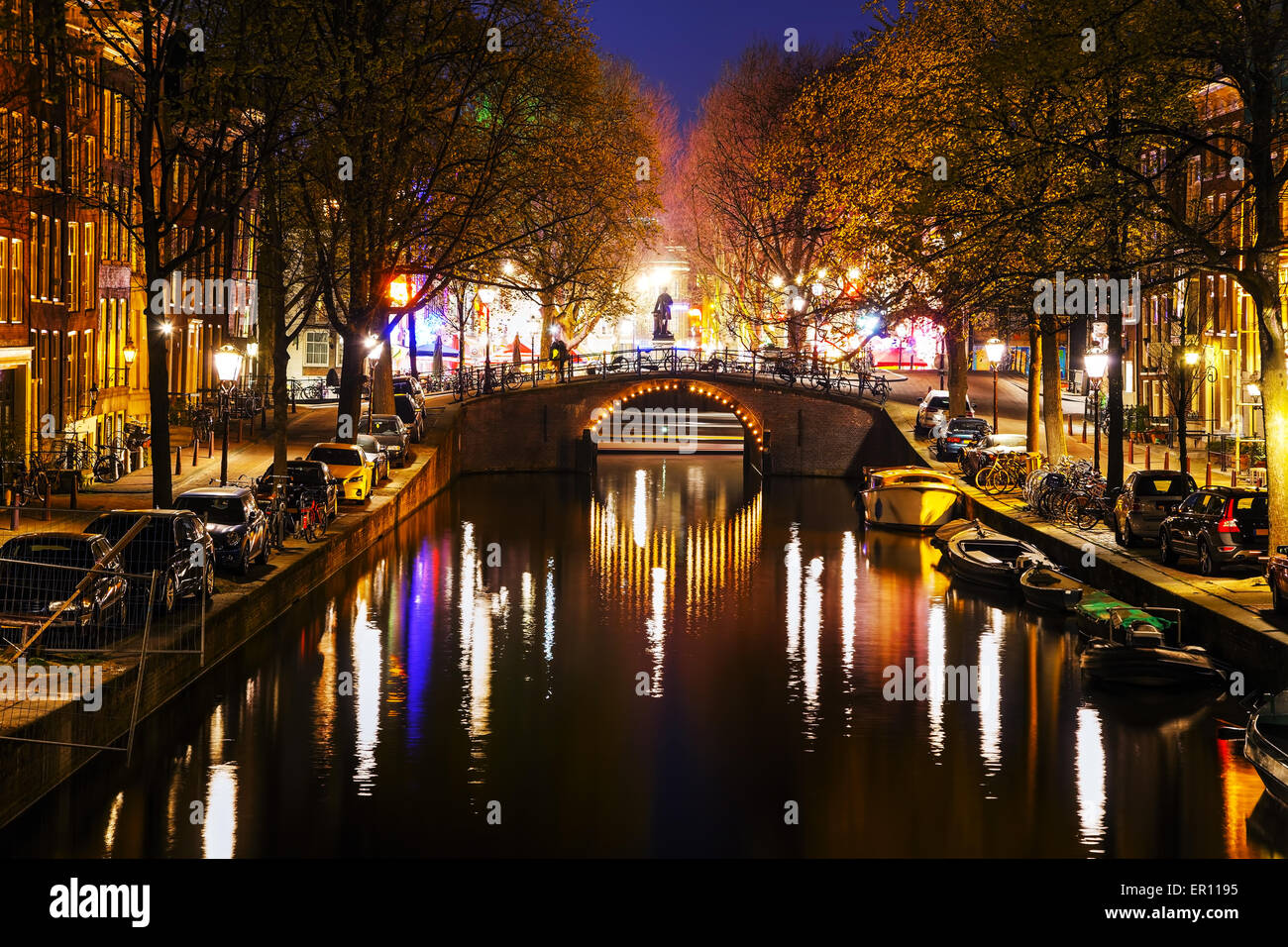 Notte Vista sulla città di Amsterdam, Paesi Bassi Foto Stock