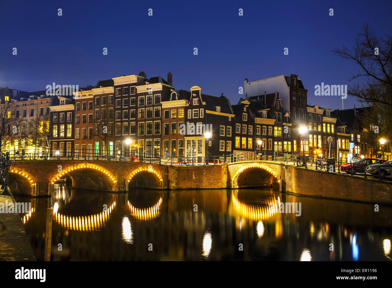 Notte Vista sulla città di Amsterdam, Paesi Bassi Foto Stock