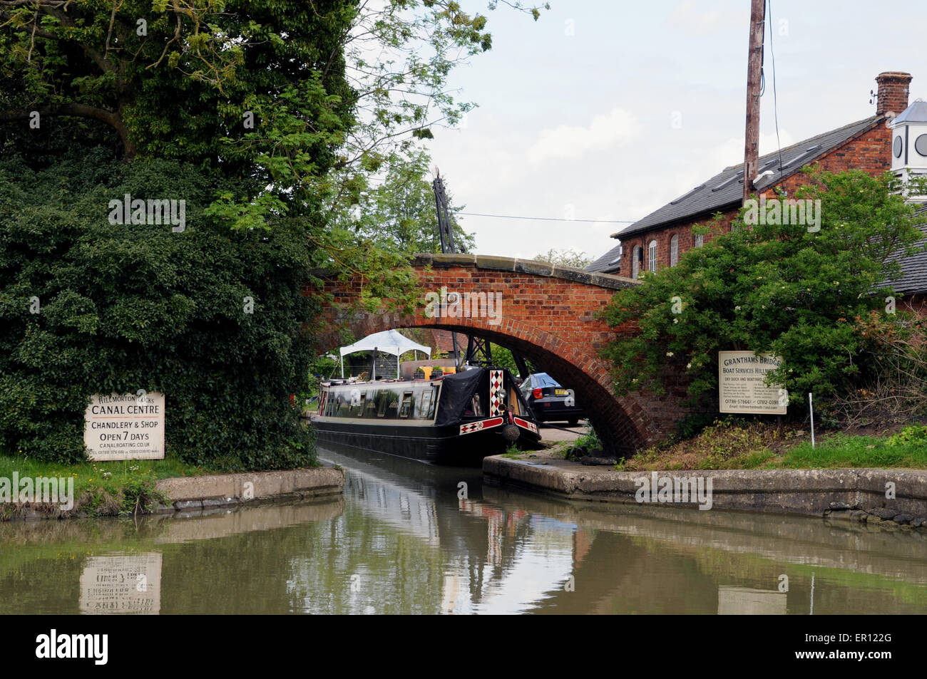 Canal strette servizi barca a Grantham's Bridge Hillmorton si blocca sul canale di Oxford. Foto Stock