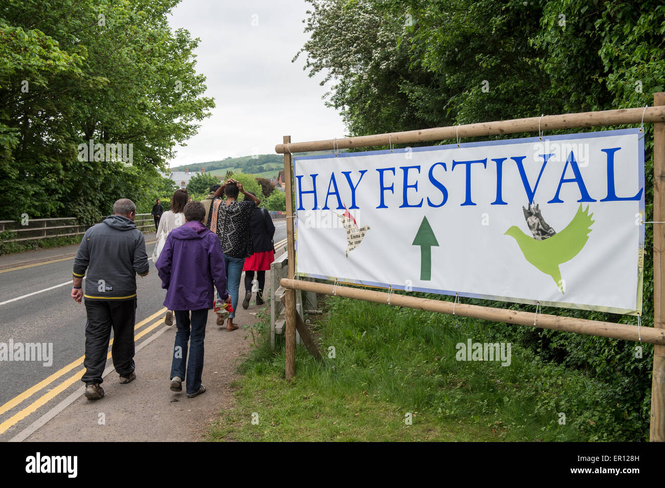 Hay-on-Wye, Wales, Regno Unito. Xxiv Maggio, 2015. Segno per la Hay Festival il 24 maggio 2015 in Hay-on-Wye, Galles. La Hay Festival è un festival annuale della letteratura e delle arti che ha avuto inizio nel 1988. Credito: Mark Harvey/Alamy Live News Foto Stock