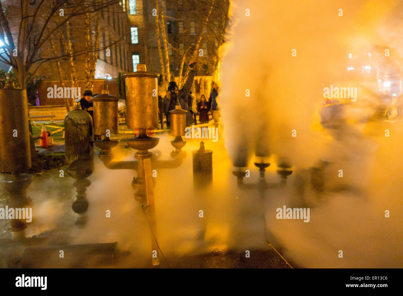 Festa di Capodanno con motore a vapore all'esterno del Pratt Institute Brooklyn New York Foto Stock