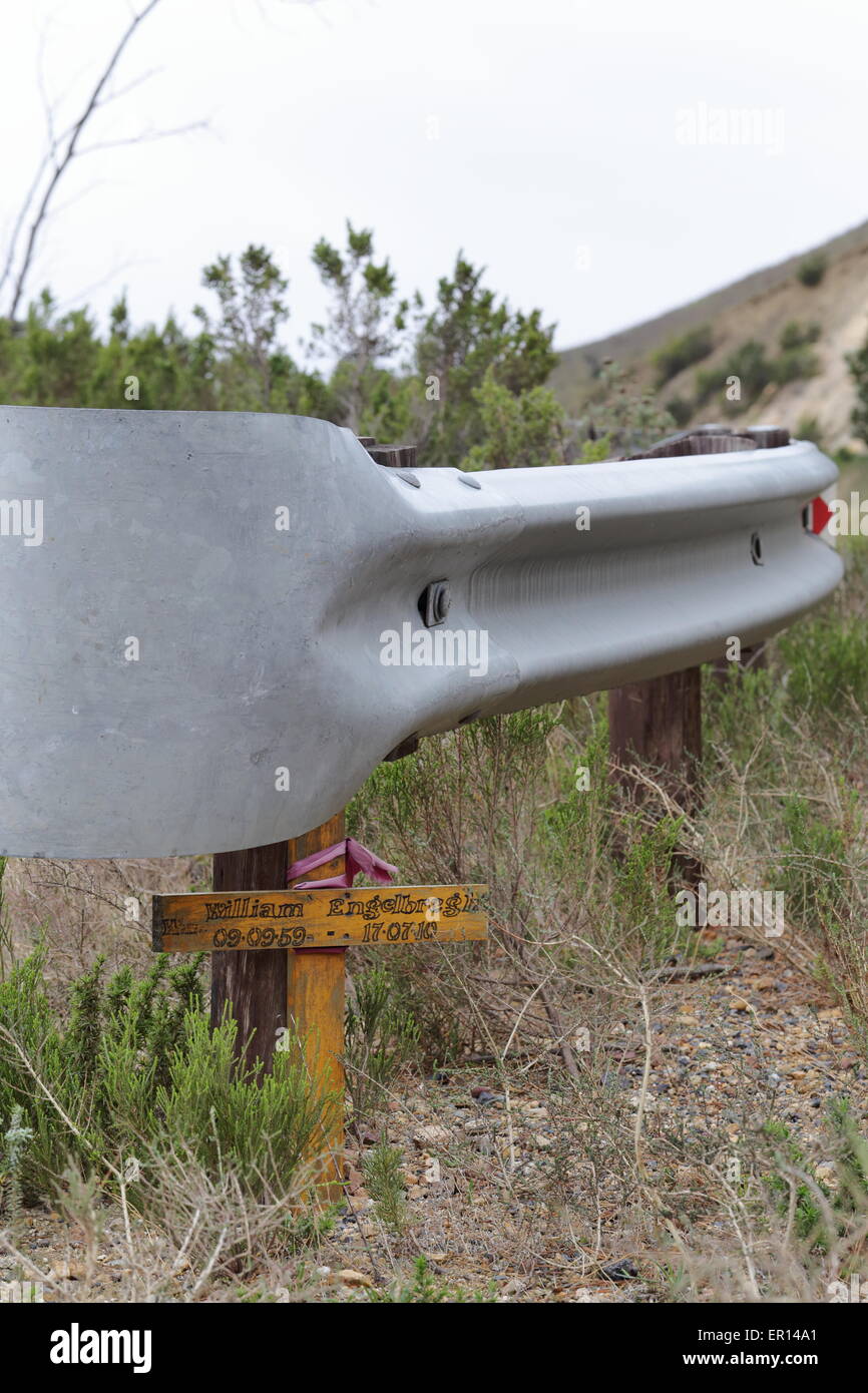 Memoriale sul ciglio della strada per un incidente stradale la morte su Dutoitskloof passare vicino a Worcester Foto Stock