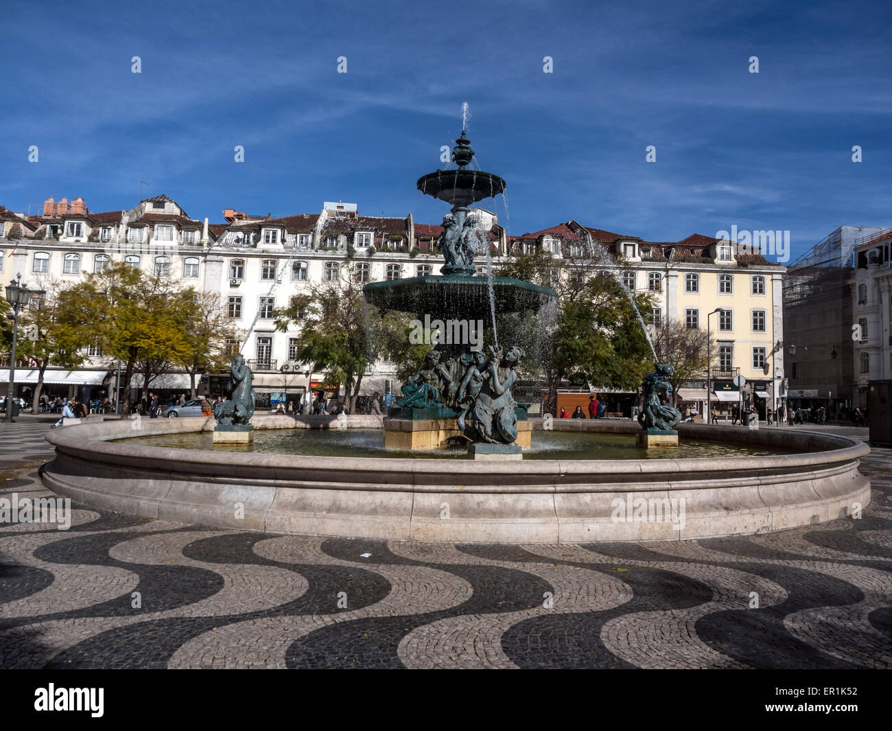 LISBONA, PORTOGALLO - 05 MARZO 2015: Fontana in Piazza Rossio Foto Stock