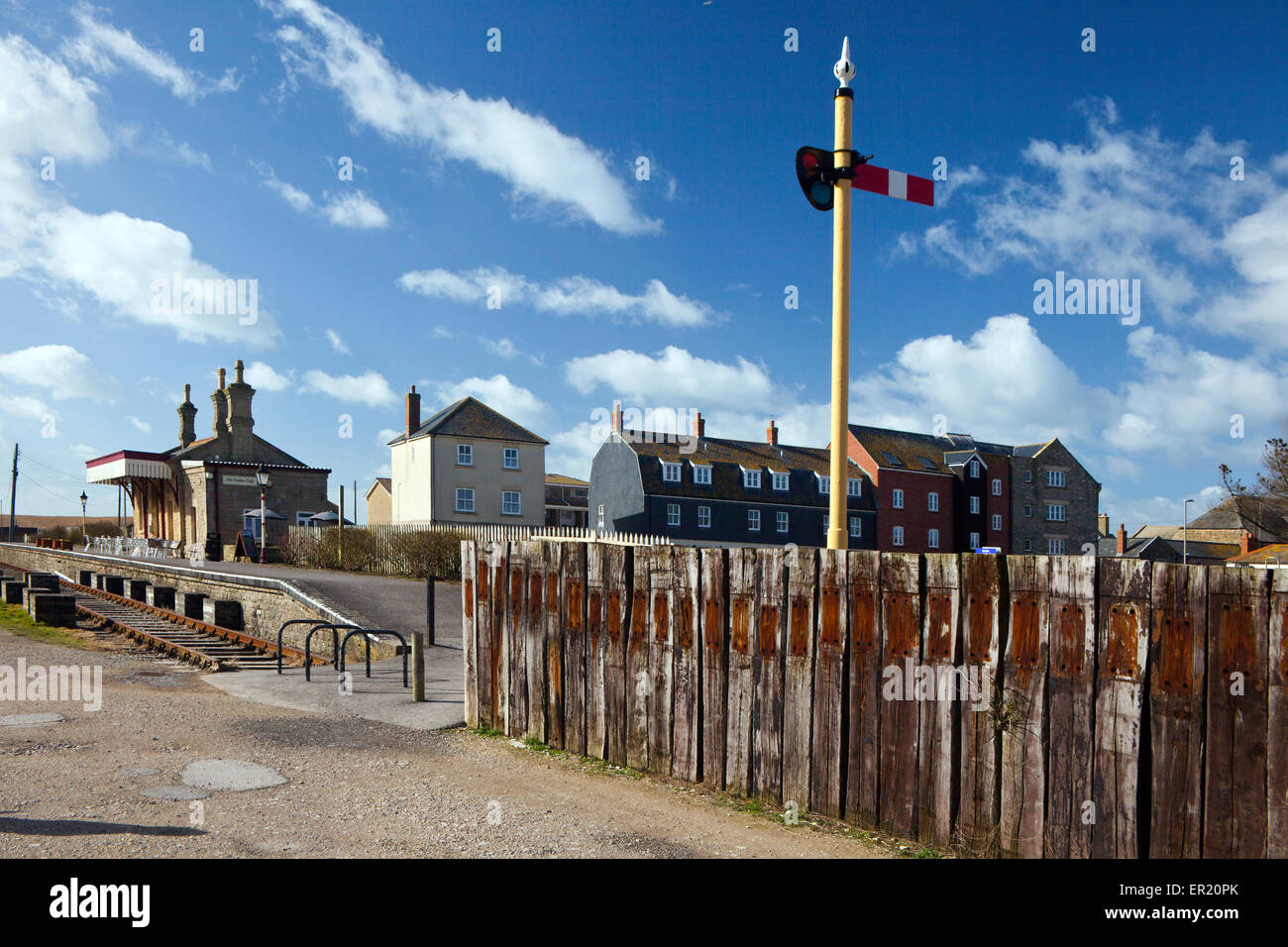 La stazione ferroviaria dimessa (ora un cafe) alla fine dell'ex GWR linea di diramazione in West Bay, Dorset, England, Regno Unito Foto Stock