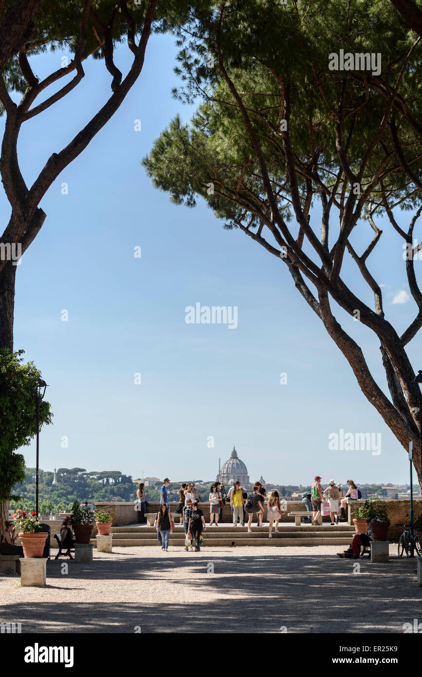 Roma. L'Italia. La Terrazza del Giardino degli Aranci (Parco Savello) sul  colle Aventino Foto stock - Alamy