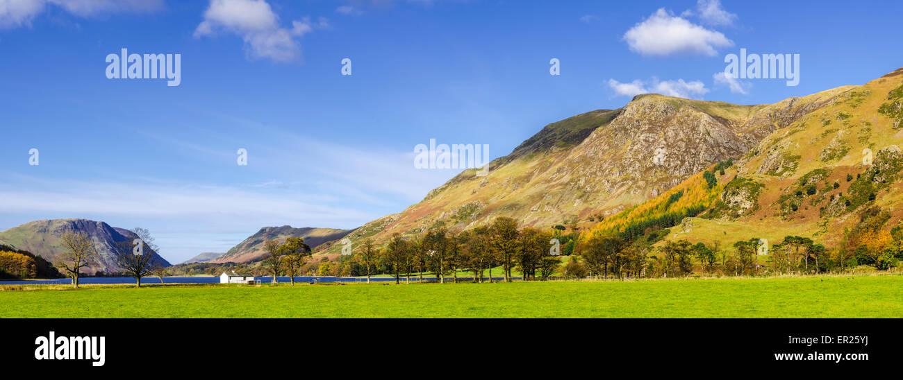 Buttermere Lake e ad alta Snockrigg cadde dal fondo Warnscale nel distretto del lago, Cumbria, Inghilterra. Foto Stock