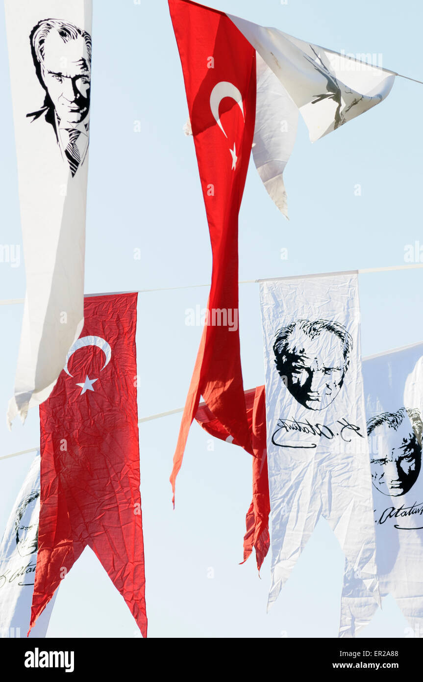 Bagno turco le bandiere e stemmi di Ataturk, Istanbul, Turchia Foto Stock