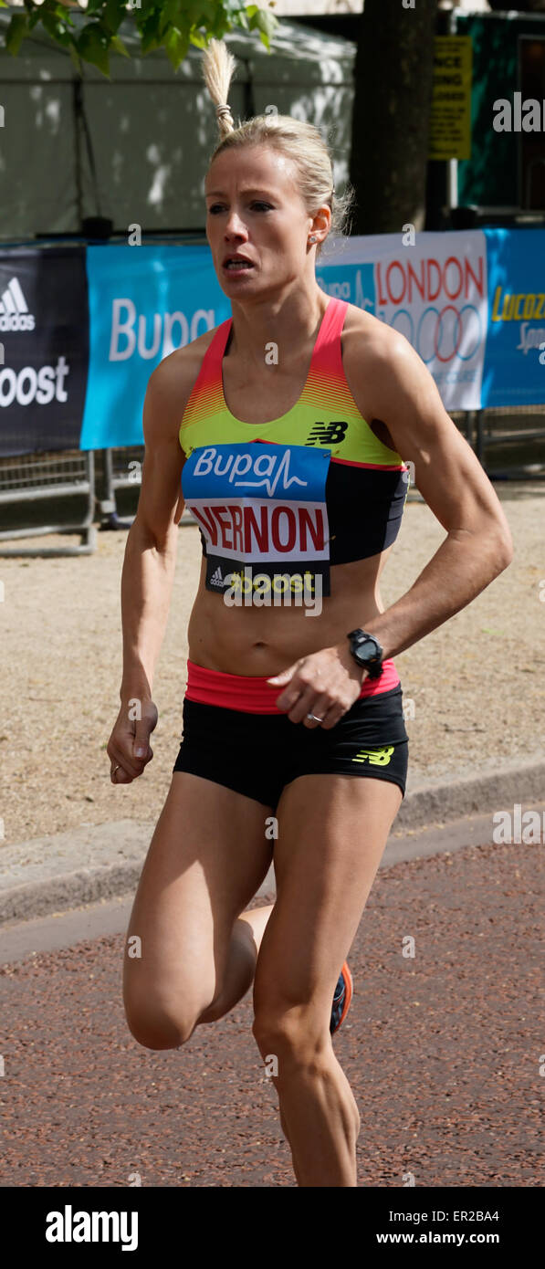 Londra, Regno Unito. 25 Maggio, 2015. N. 7 Elle Vernon a 34:14 del 2015 Bupa London 10.000 a Westminster a Londra. Credito: Vedere Li/Alamy Live News Foto Stock