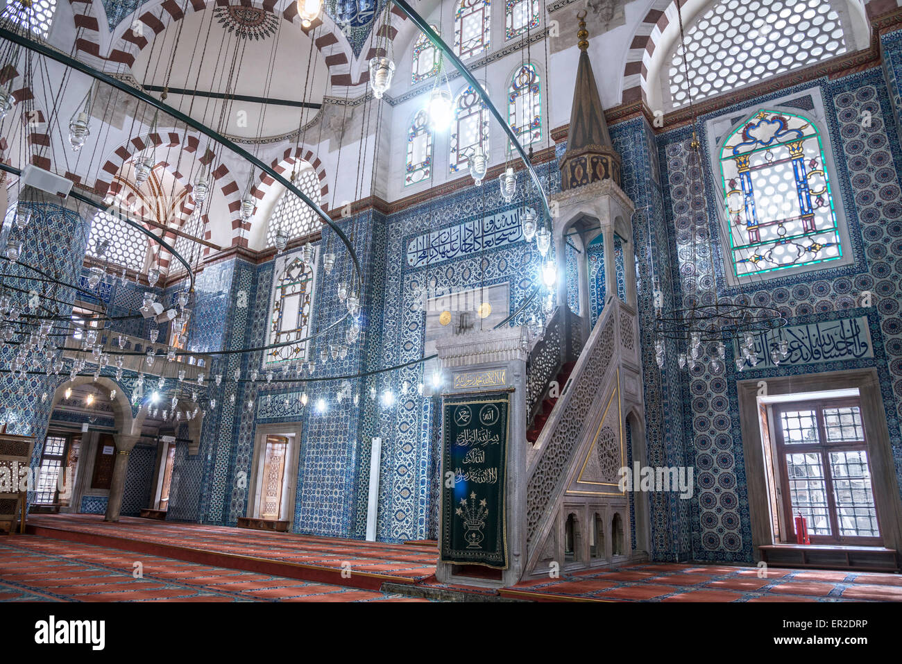 Interno del XVI secolo. Rustem Pasha moschea, Tahtakale, Istanbul, Turchia Foto Stock