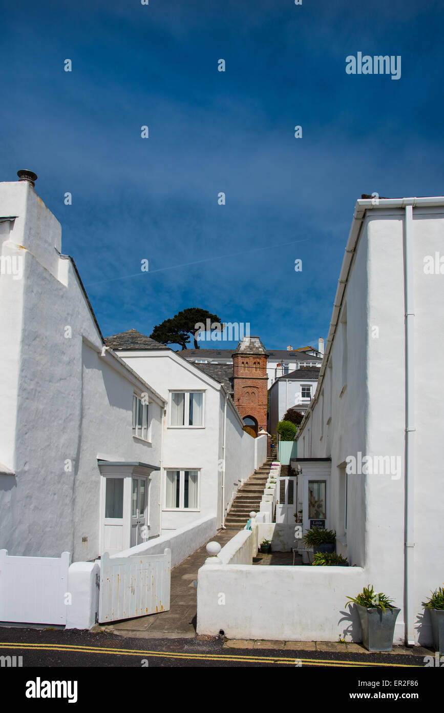 Case bianche e blu del cielo in St Mawes, Cornwall. Foto Stock