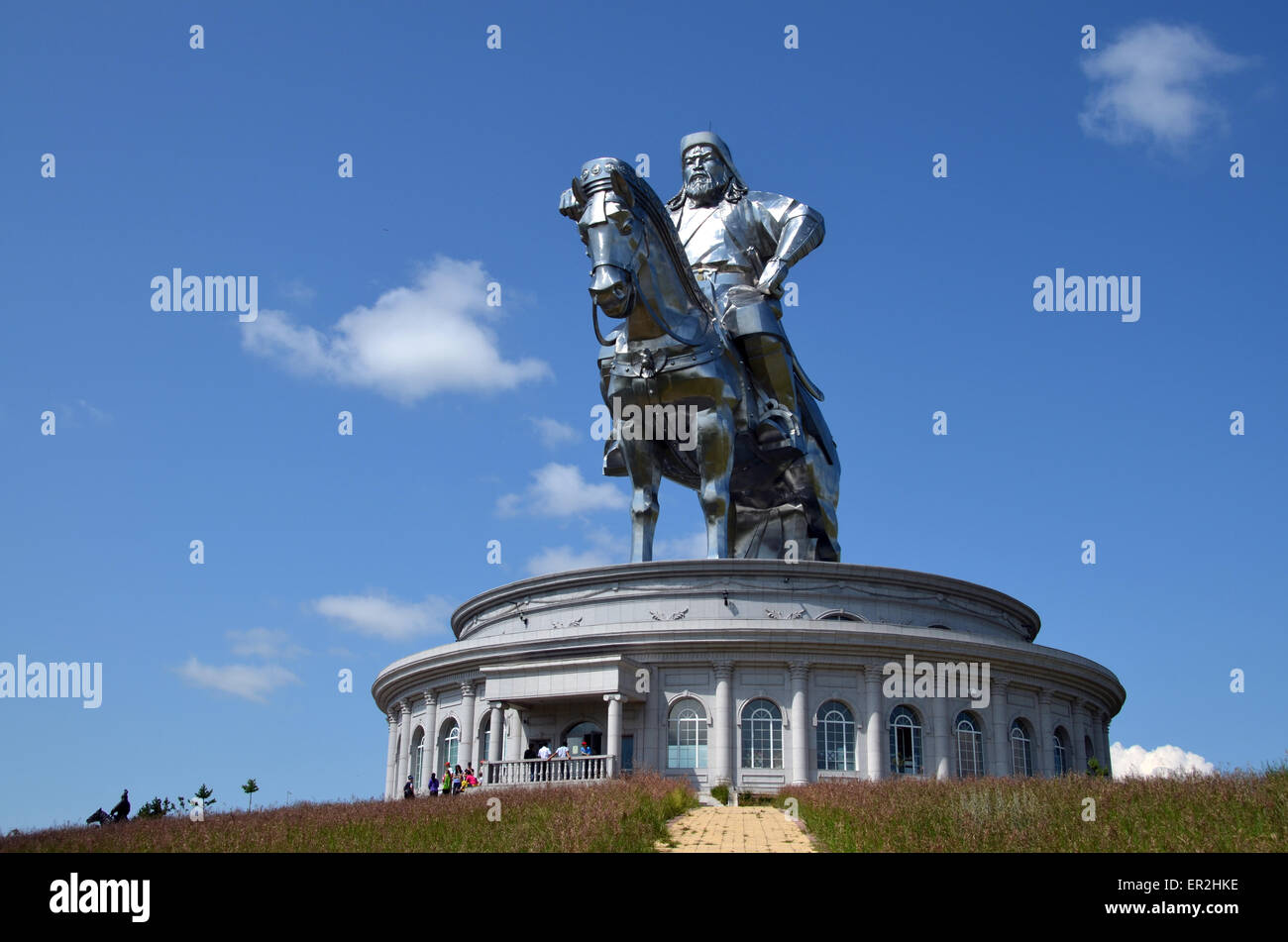La gigantesca statua dedicata a Gengis Khan, a est di Ulan Bator, Tov provincia. La statua è alta 40 m. Foto Stock