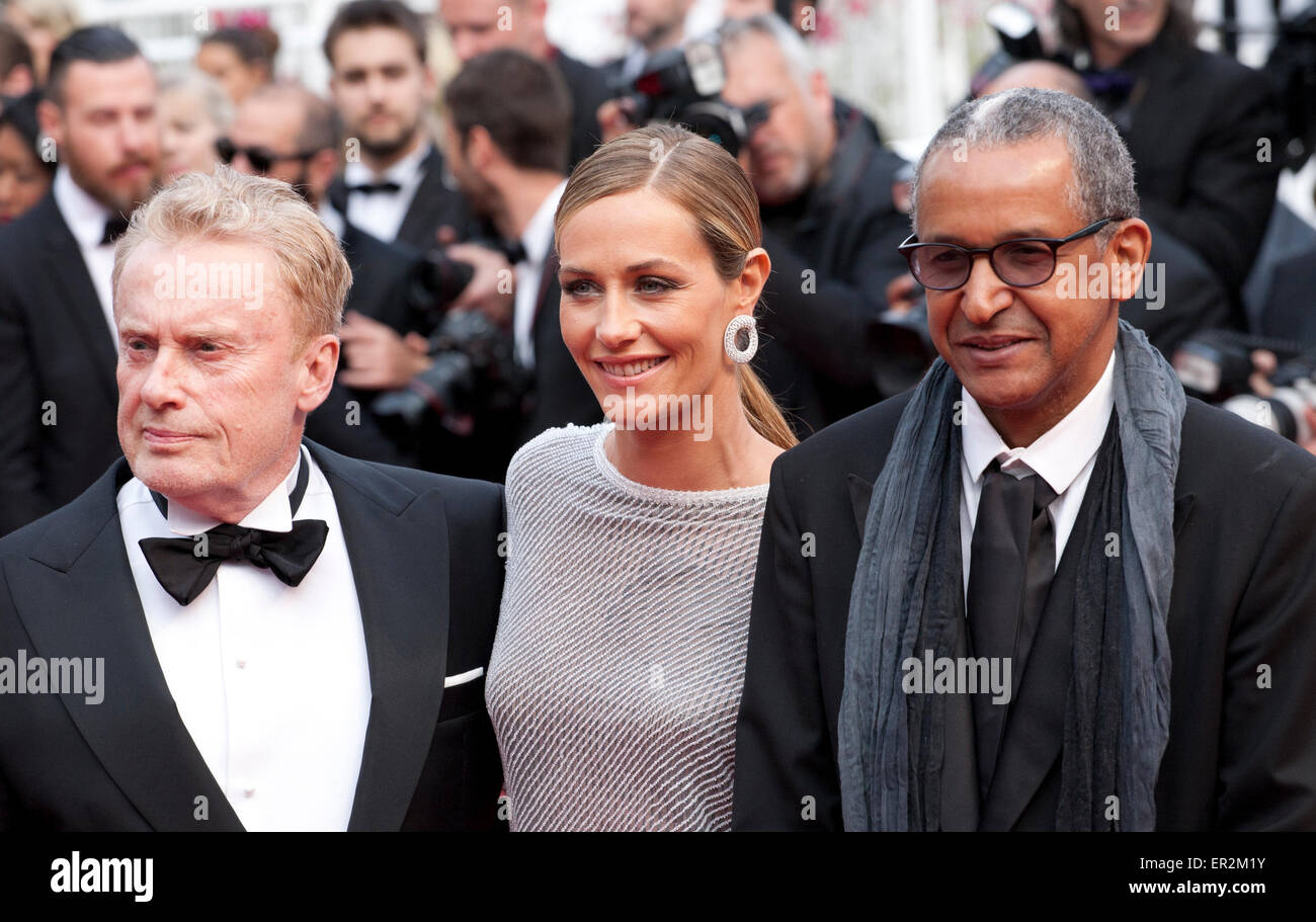 Cannes, Francia, 24 maggio 2015. Daniel Olbrychski, Cecile de France e Abderrahmane Sissako alla cerimonia di chiusura e la premiere de la glace et Le Ciel al 68esimo Festival del Cinema di Cannes, domenica 24 maggio 2015, Cannes, Francia. Credito: Doreen Kennedy/Alamy Live News Foto Stock