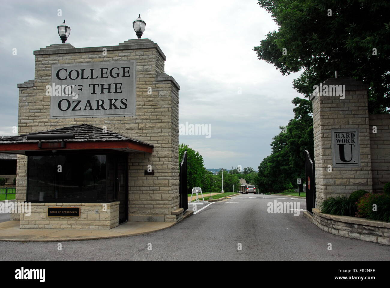 Ingresso al College di Ozarks, Point Lookout vicino a Branson e Hollister, Missouri Foto Stock