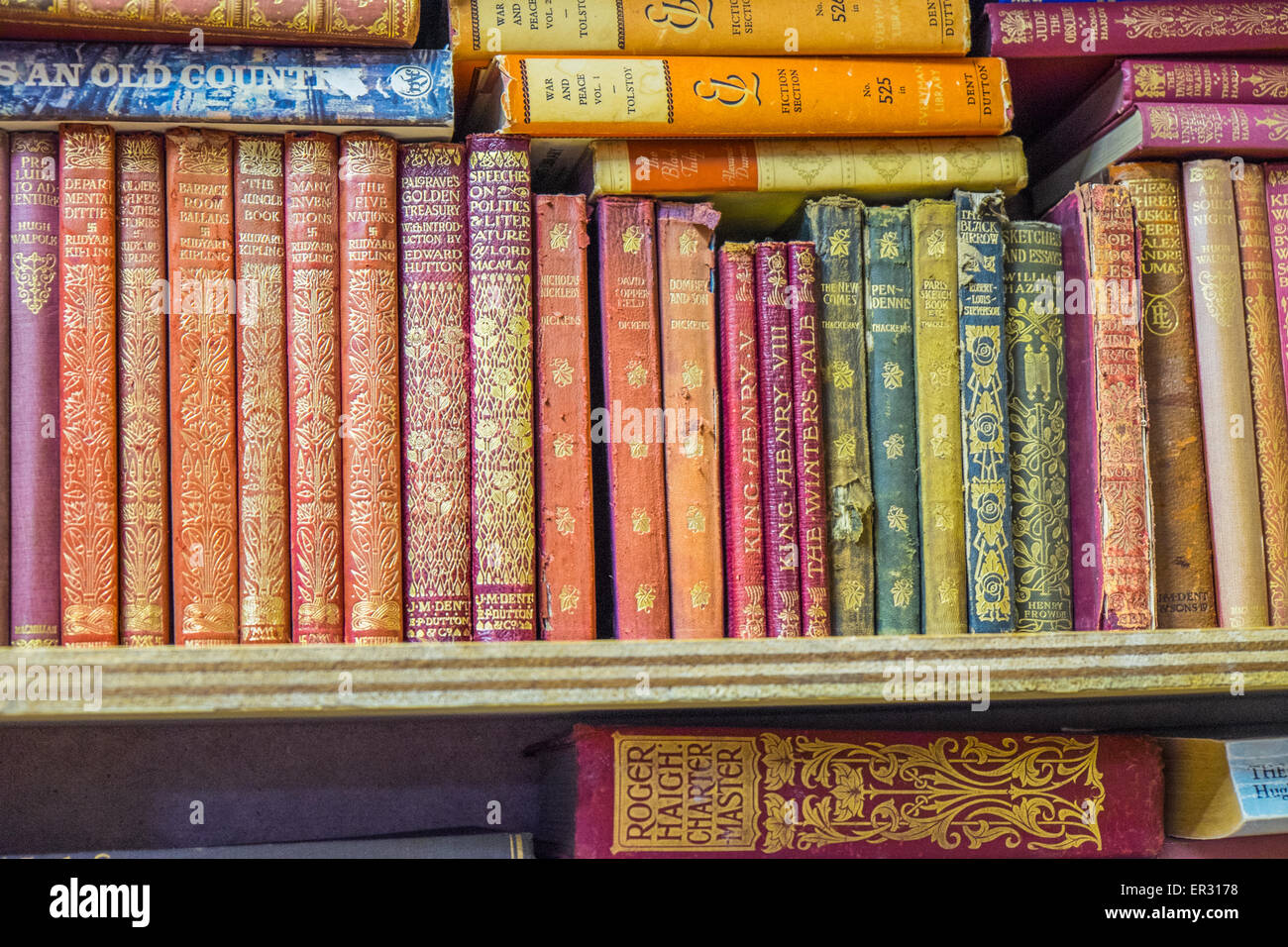 Copertina rigida con vecchi libri Foto Stock