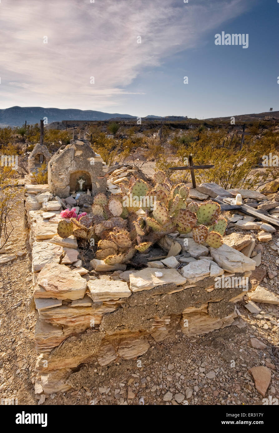 Cimitero storico nella città fantasma di Terlingua, Big Bend Paese nel deserto del Chihuahuan, Texas, Stati Uniti d'America Foto Stock