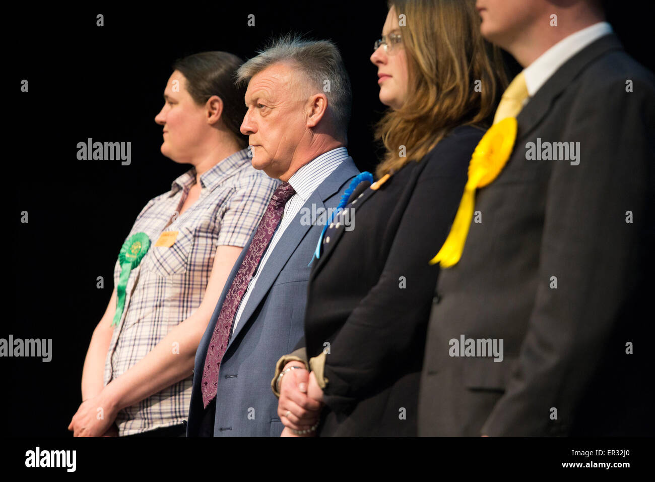 Steve McCabe, la seconda da sinistra nella foto mantenendo la sua Selly Oak sede per il lavoro in 2015 elezioni generali in Birmingham Foto Stock