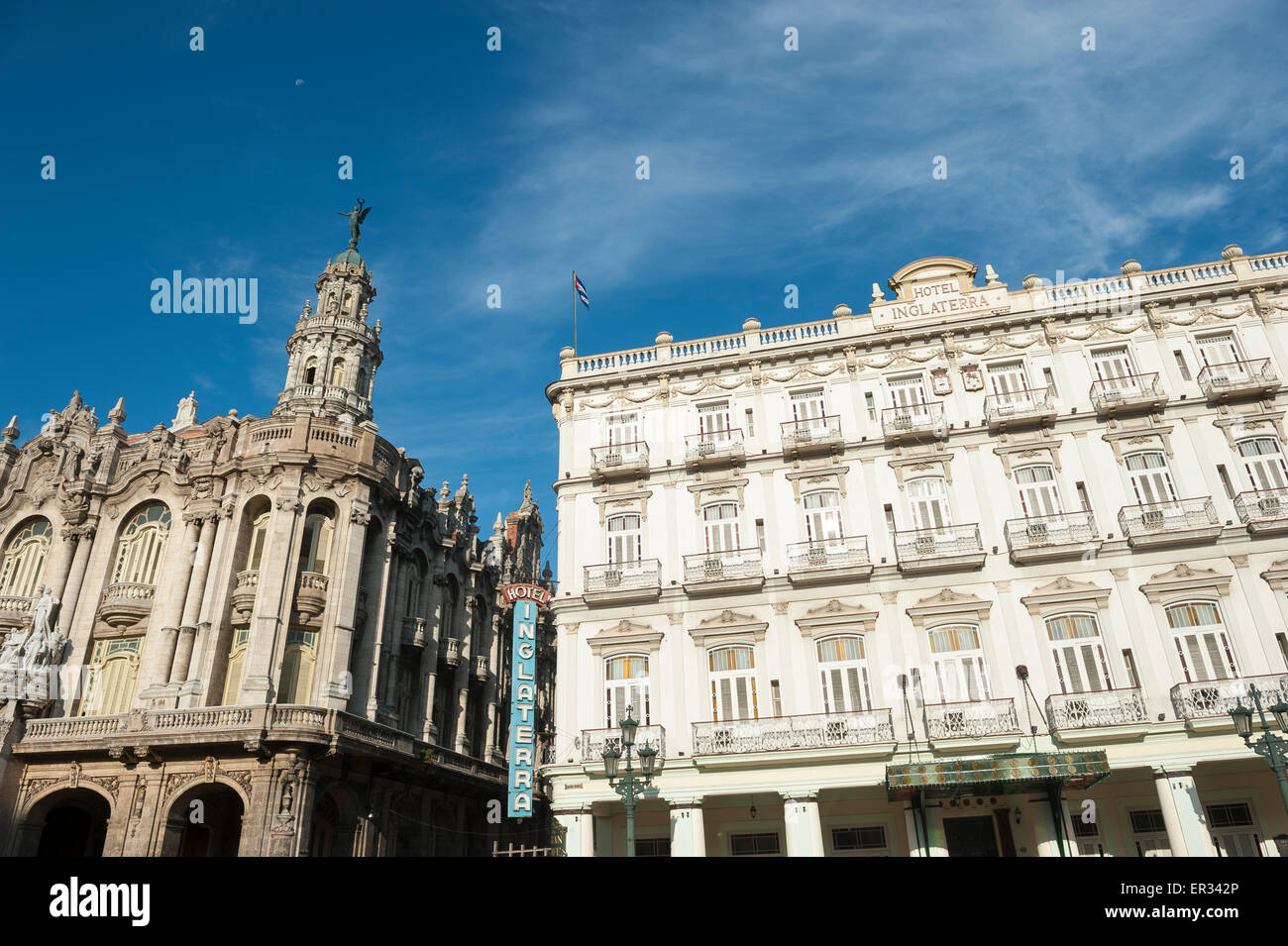 Architettura coloniale tradizionale del Gran Teatro de la Habana si trova di fianco all'Hotel Inglaterra Foto Stock