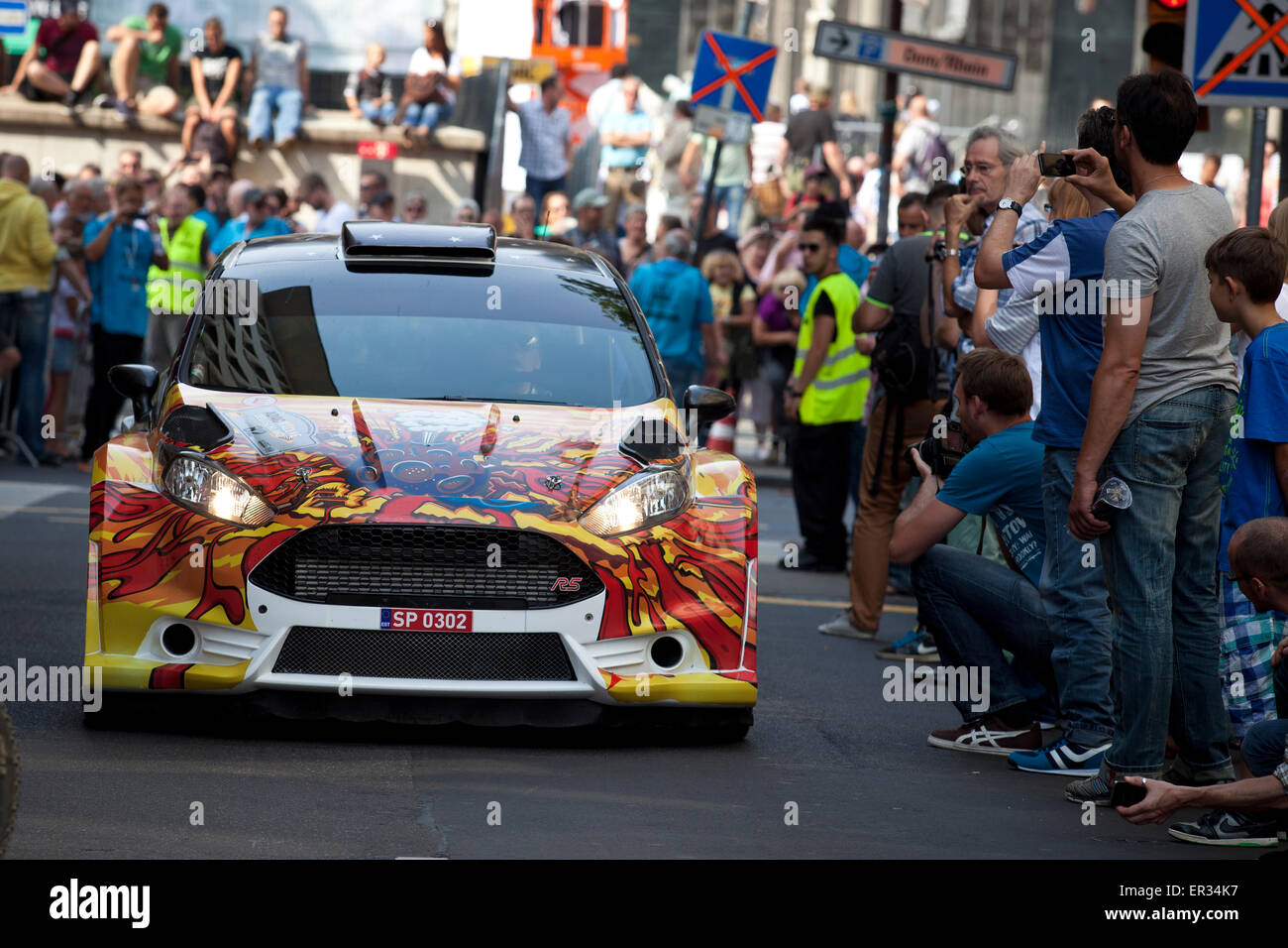 Europa, Deutschland, Renania settentrionale-Vestfalia, Koeln, Start der ADAC Rallye Deutschland am Kölner Dom, Praesentation der squadre und de Foto Stock