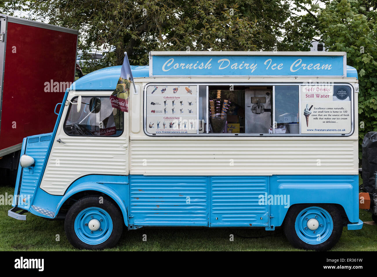 Una Citroen van convertito in un gelato van. Foto Stock