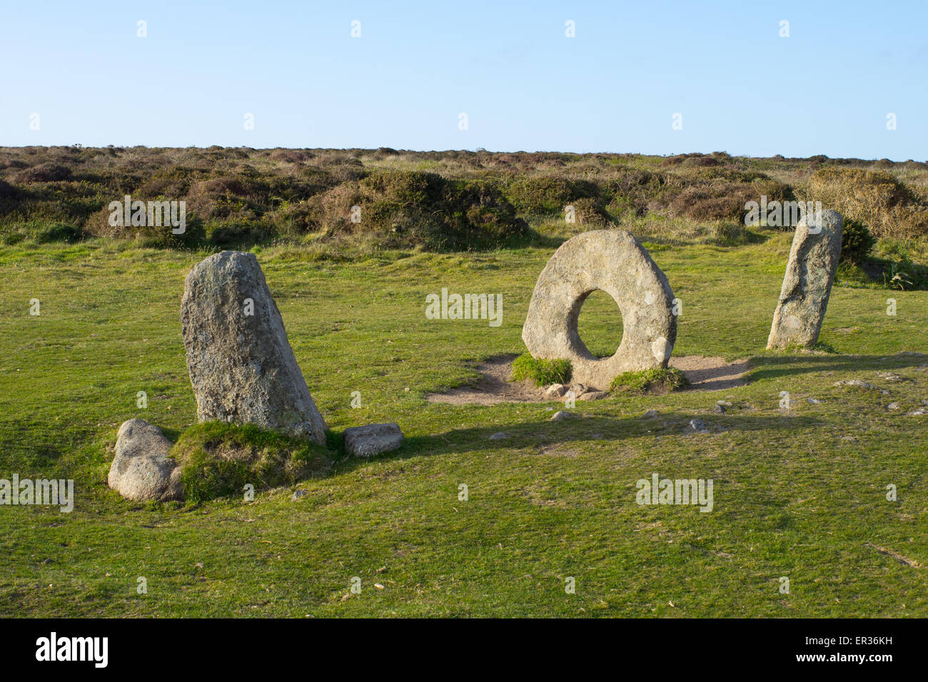 Gli uomini-un-Tol pietre megalitico di formazione in Cornovaglia, Inghilterra. Foto Stock