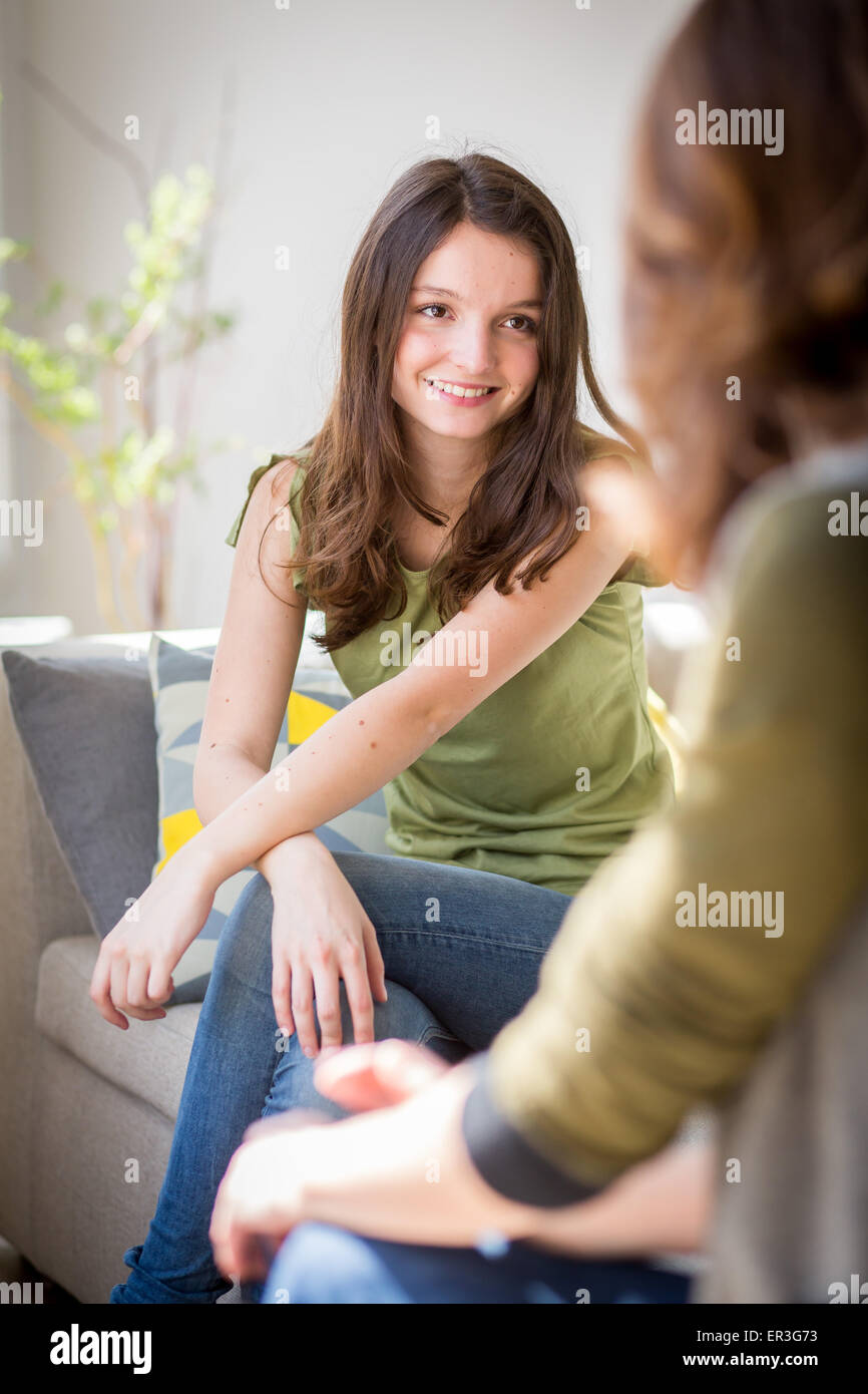 Donna discutendo con un adolescente. Foto Stock