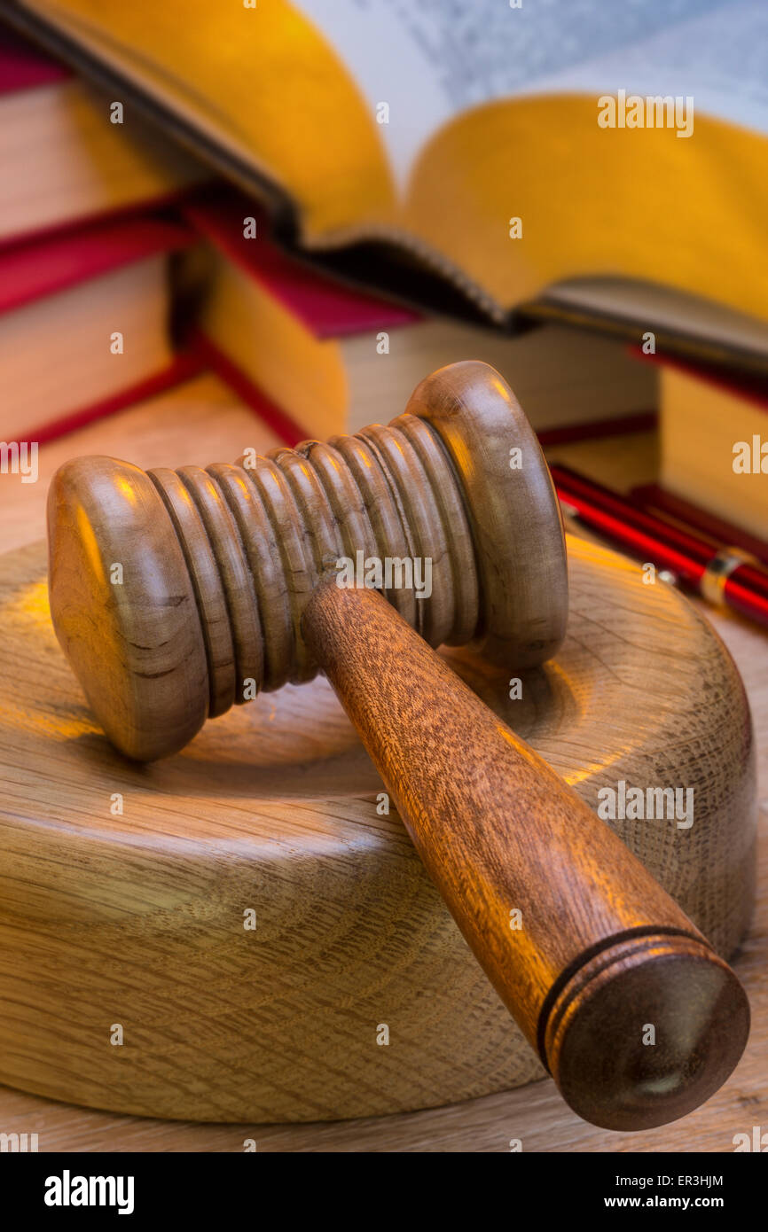 Martello - un piccolo mazzuolo cerimoniale che un banditore, un giudice, o il presidente di una riunione. Foto Stock