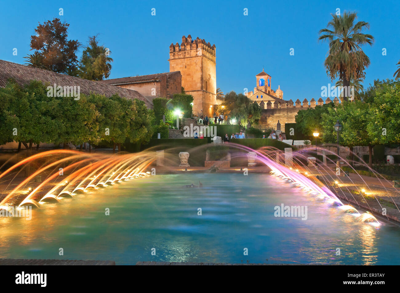 Alcazar de los Reyes Cristianos, laghetti e giardini al tramonto, Cordoba, regione dell'Andalusia, Spagna, Europa Foto Stock