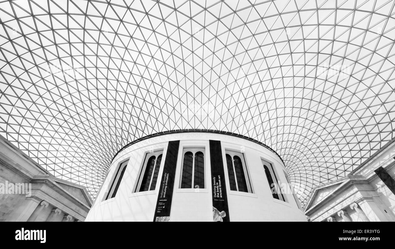 Il grande cortile e il tetto di vetro struttura presso il British Museum a Bloomsbury, Londra Foto Stock