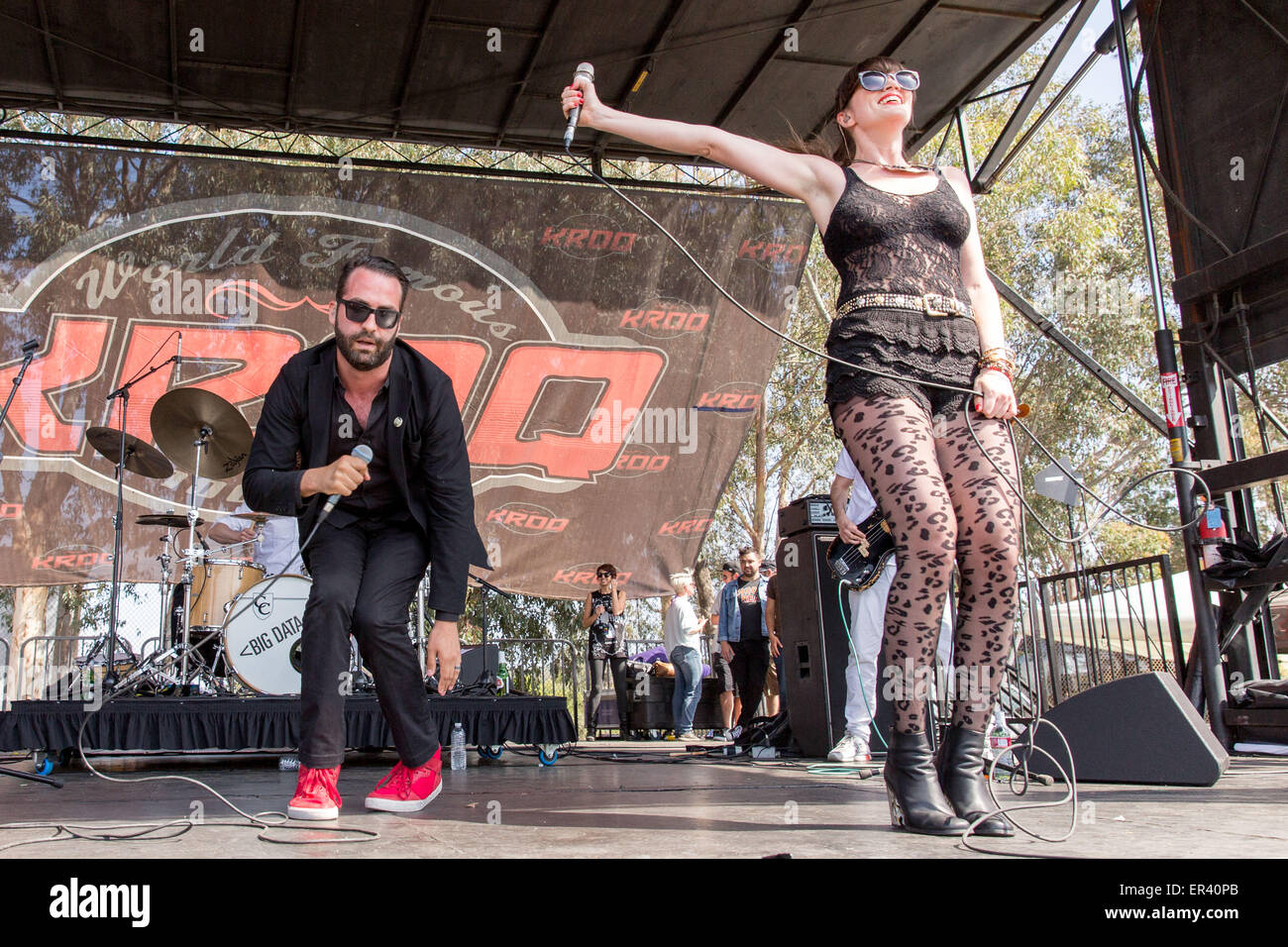 Irvine, California, USA. 16 Maggio, 2015. ALAN WILKIS (L) e LIZY RYAN di grandi Data eseguire live durante il KROQ Weenie Roast Y Fiesta a Irvine Meadows anfiteatro a Irvine, California © Daniel DeSlover/ZUMA filo/Alamy Live News Foto Stock