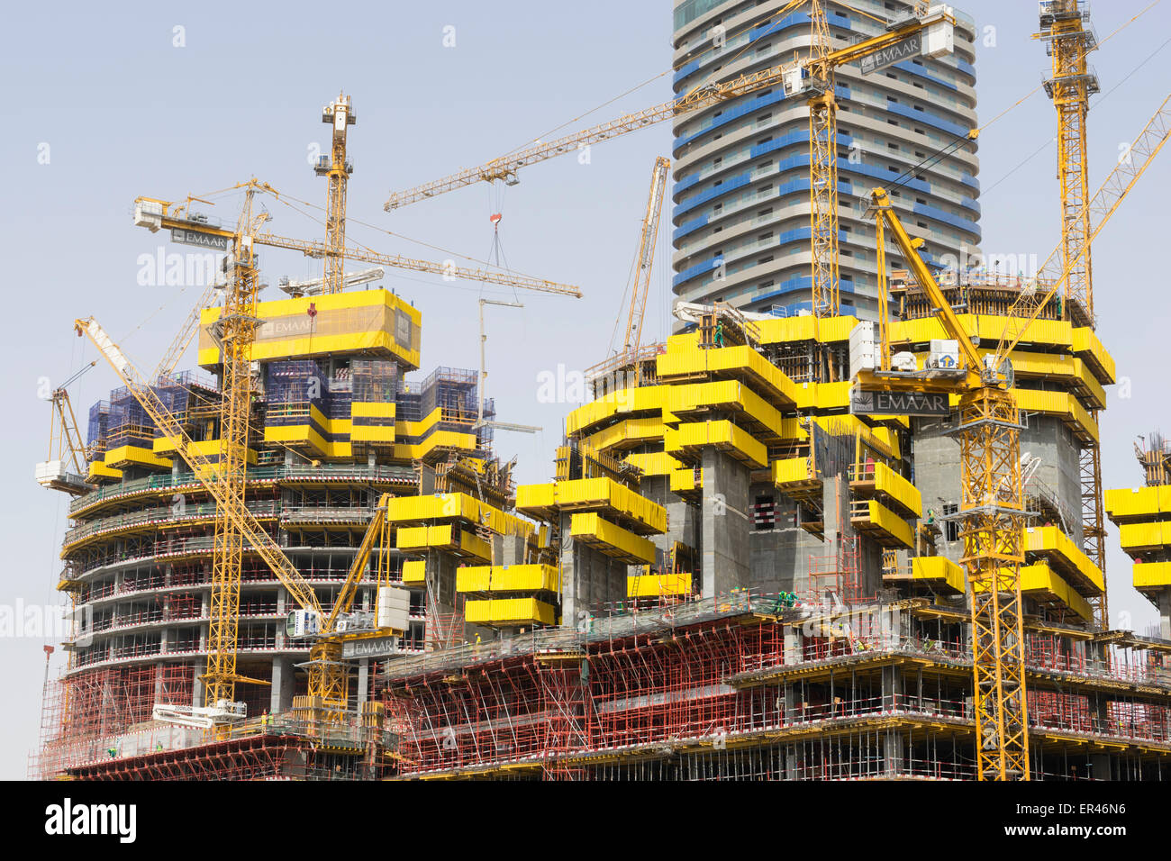 Tre nuovi appartamenti di lusso torri in costruzione nel quartiere centrale di Dubai Emirati Arabi Uniti Foto Stock
